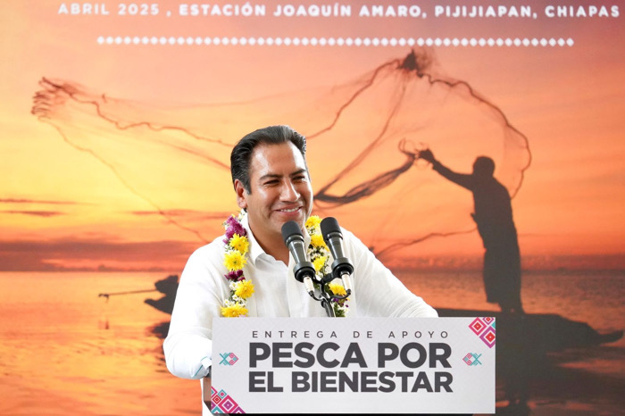 Eduardo Ramírez impulsa desarrollo pesquero en Pijijiapan con entrega de apoyos