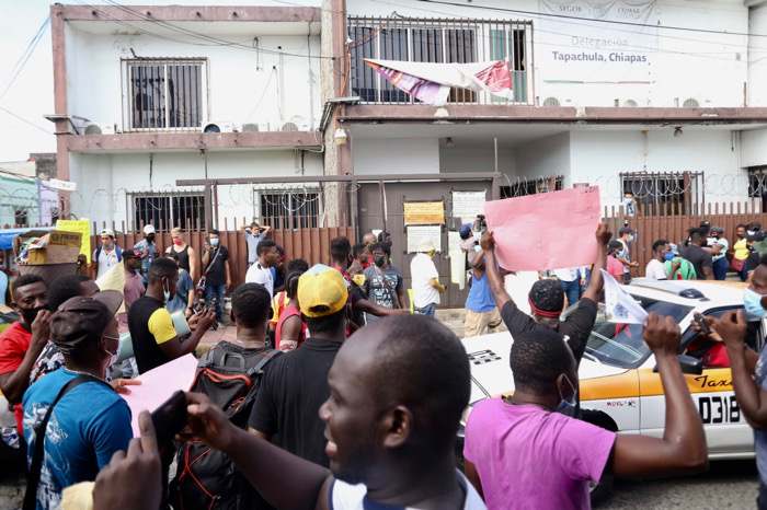 Esperan hasta un año por asilo: más de mil migrantes enfrentan rezago