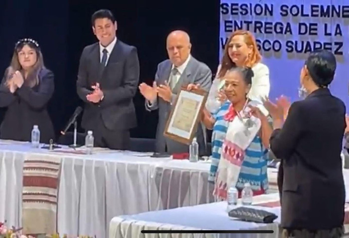Distinguen a María Victoria Espinosa Villatoro con la Medalla “Dr. Manuel Velasco Suárez” al Mérito Sancristobalense