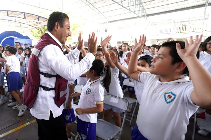 Eduardo Ramírez Aguilar, afirma que todas las niñas y niños de educación primaria de Chiapas serán cuidados