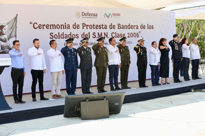 Eduardo Ramírez asistió a Ceremonia de Toma de Protesta de Bandera de los Soldados del SMN, Clase 2006