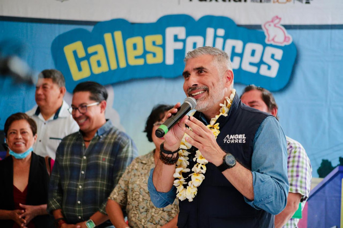 Inaugura Angel Torres pavimentación de la calle Jaspe en Jardines del Pedregal