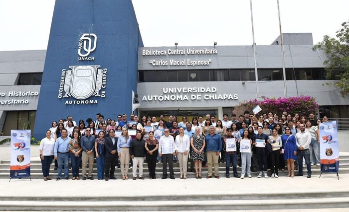 Entregan becas a estudiantes de la UNACH que forman parte del Programa Delfín