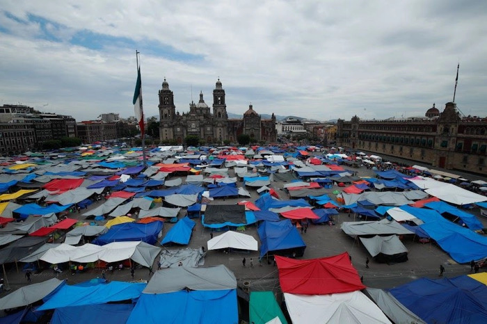 Taparle el ojo al macho / La Feria