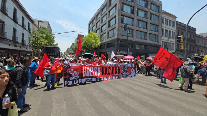 Negocios en crisis por plantón de la CNTE; empresarios exigen apoyo