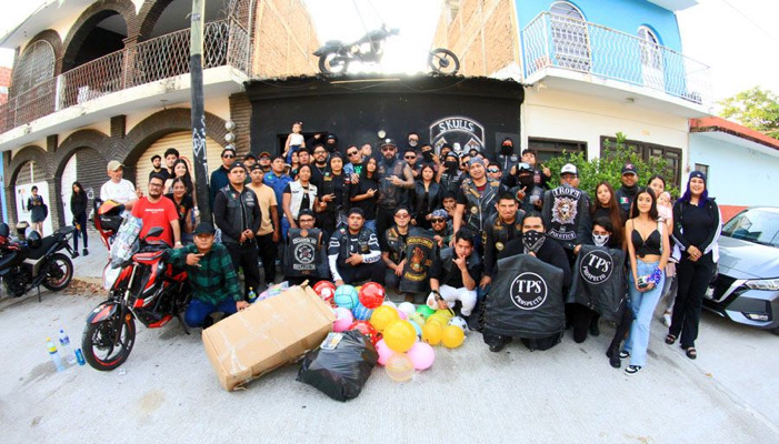 Skulls de Fierro, AMECH y Motoclubes festejaron el “Día del Niño” obsequiando juguetes a infantes de Tuxtla