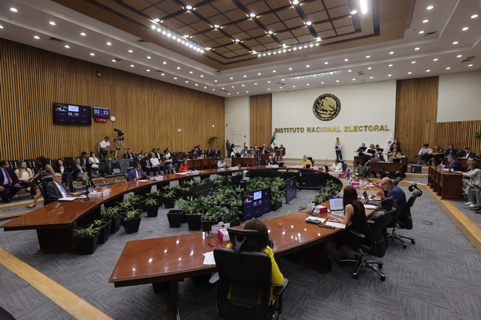 INE aprueba dejar vacantes los cargos judiciales con empate