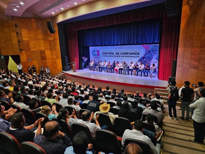 Firmes con la seguridad; el alcalde asistió a la inauguración de la capacitación integral para las evaluaciones de control y confianza