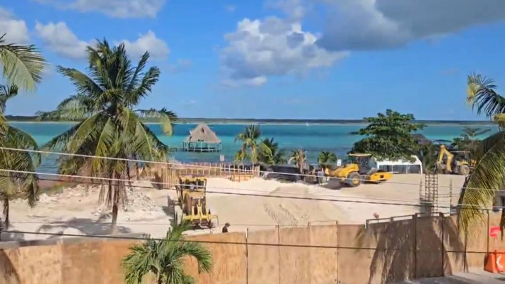 Sedena desacata suspensiones judiciales y sigue obras en la Laguna de Bacalar