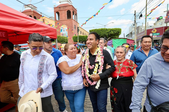 Eduardo Ramírez celebra Día de la Santa Cruz con trabajadores de la construcción