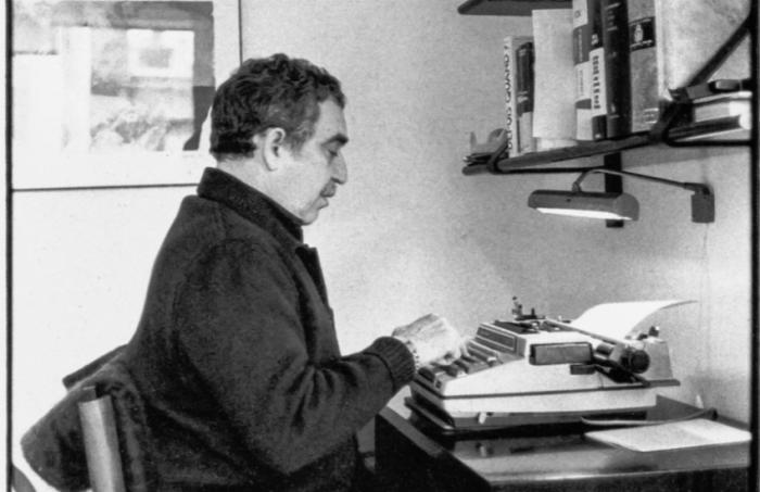 Se necesita un escritor / La Esquina Rota