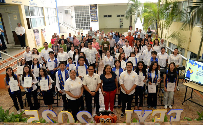 Concluyen niñas y niños cursos de inglés en la UNACH