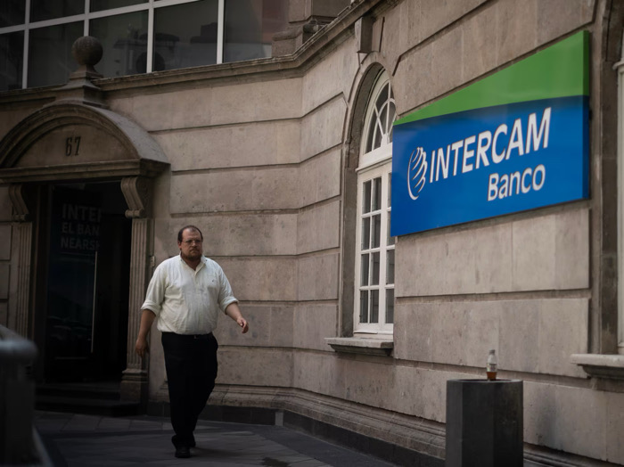 Llaman a duelo / La Feria