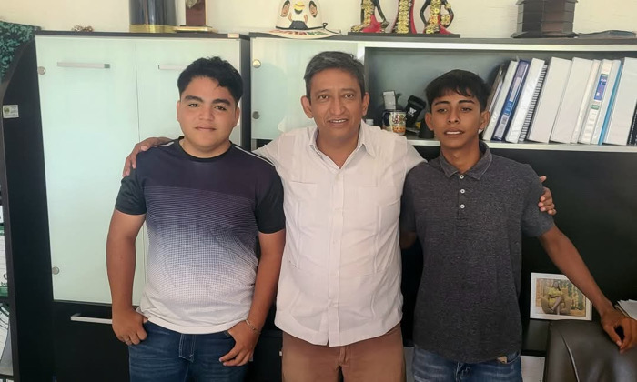 Reconoce el Ayuntamiento de Pijijiapan a Jóvenes Surfistas por Heroico Rescate en la Playa de Zapotal