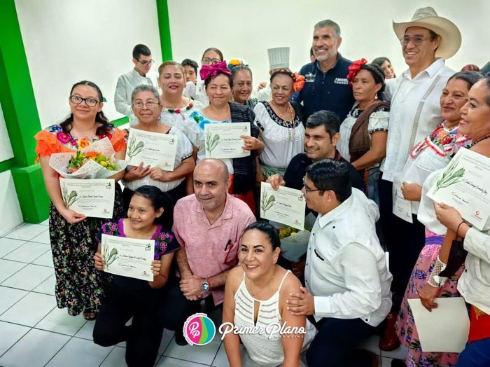 Reconocimiento a la primera generación de cocineras y cocineros tradicionales en Chiapas