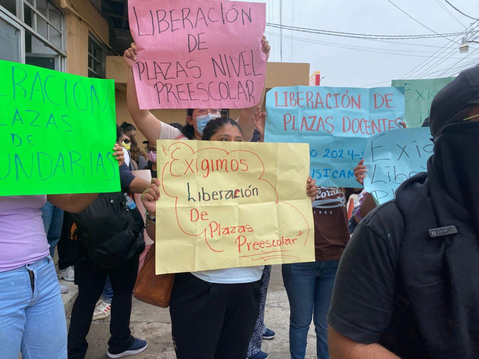 Egresados exigen transparencia en entrega de plazas docentes 