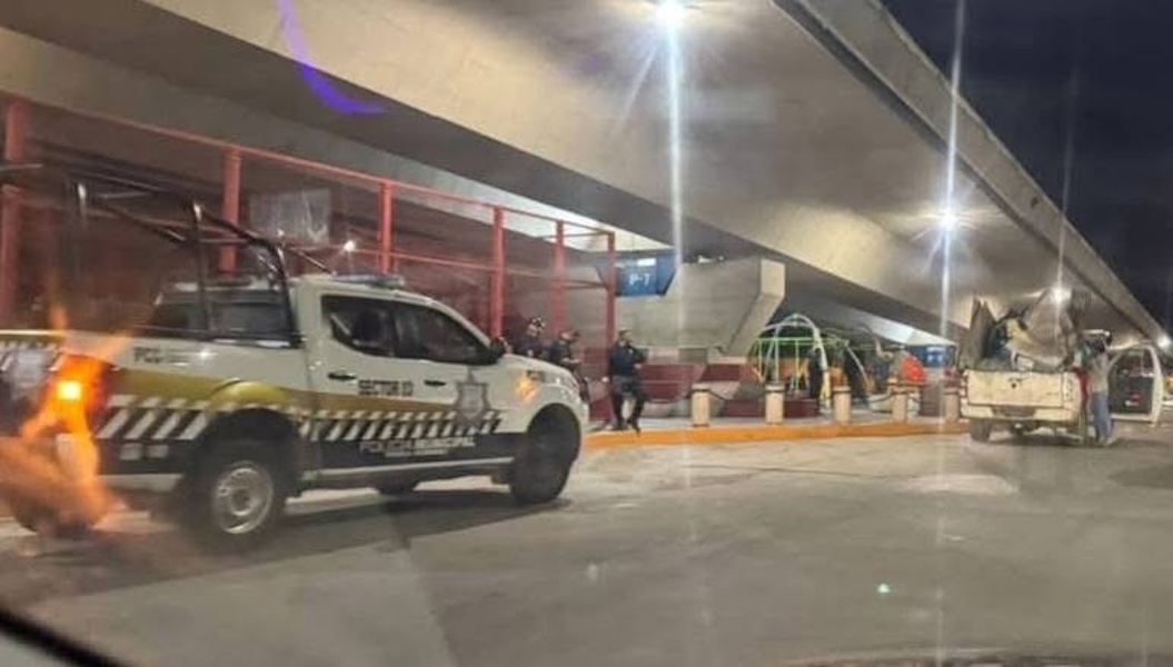 Autoridades retiran a migrantes que permanecían bajo puente en Tuxtla