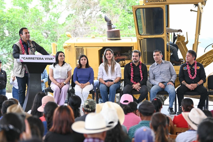 Eduardo Ramírez impulsa infraestructura carretera y alfabetización en La Independencia