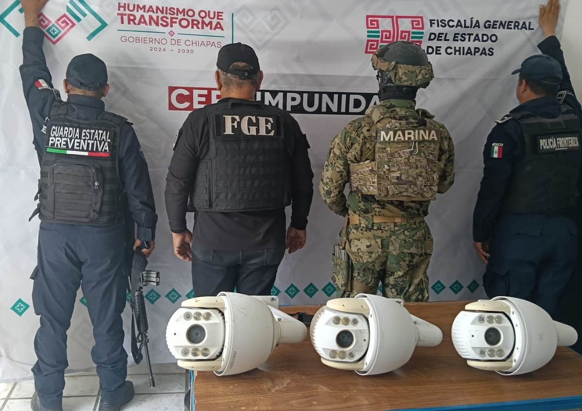 Desinstalan y aseguran cámaras de videovigilancia clandestinas, en operativo interinstitucional en Suchiate