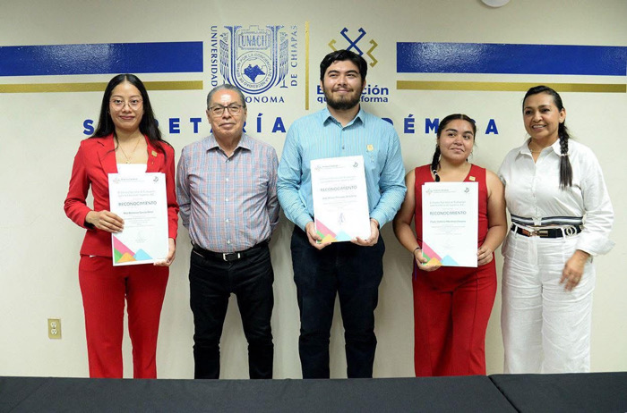 Distinguen a egresado y egresadas de la UNACH con el Premio Ceneval al Desempeño de Excelencia EGEL