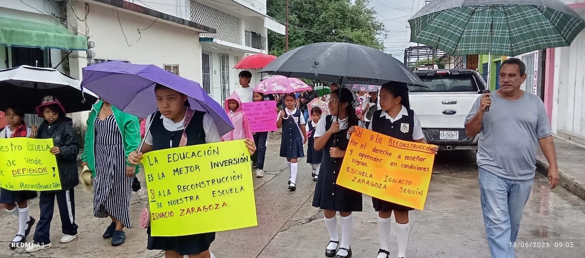Exigen reconstrucción y no reubicación de histórica primaria en Pijijiapan