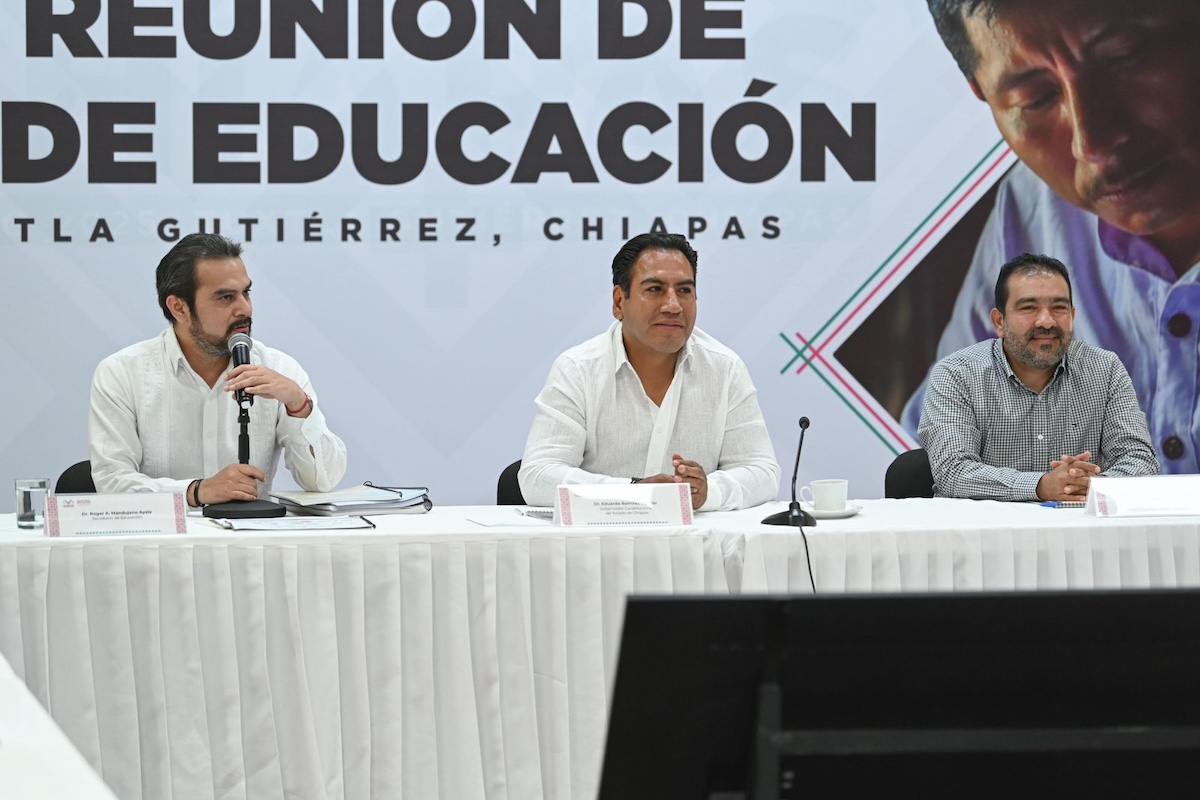Junto al Gabinete de Educación, Eduardo Ramírez analiza avances del programa Chiapas Puede