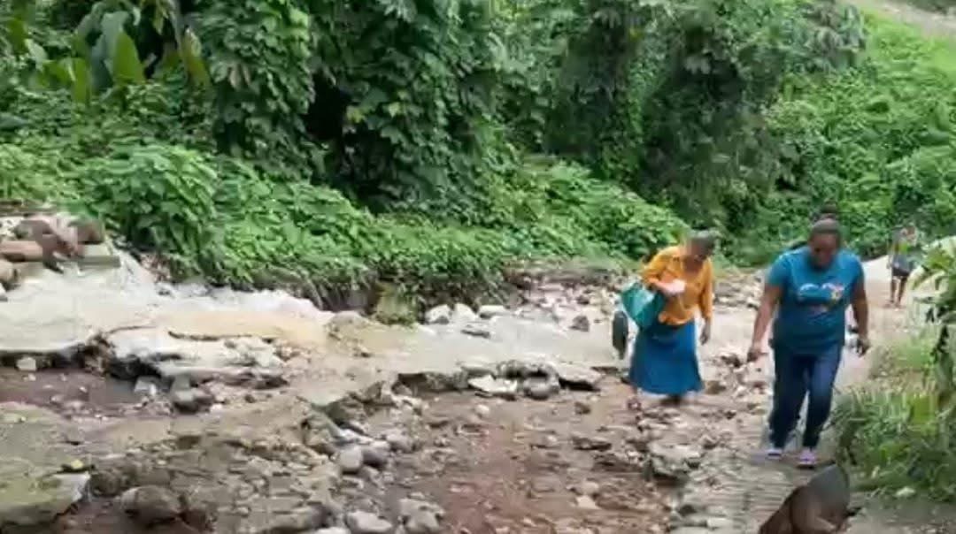 Lluvias por huracán dejan colonias incomunicadas en Tapachula