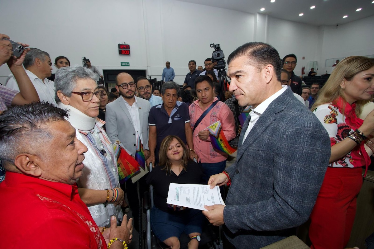 Aprueban reformas a Ley de Movilidad Humana e instituyen medalla al mérito “José Artemio López Aguilar”