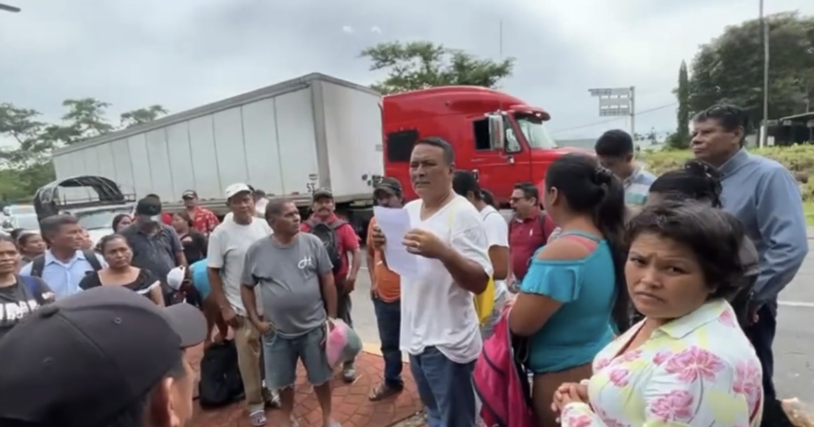 Protestan en Suchiate por abandono de escuelas dañadas desde 2017