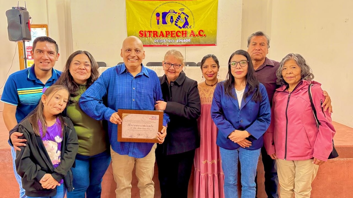 SITRAPECH A.C. reconoce a Félix Camas sus 15 años de trayectoria como periodista.