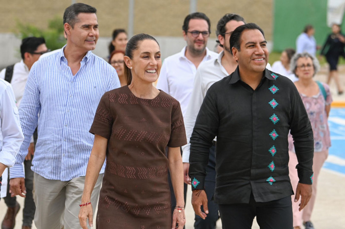 Eduardo Ramírez acompaña a Claudia Sheinbaum en la supervisión del Hospital General de Zona No. 13 en Tuxtla