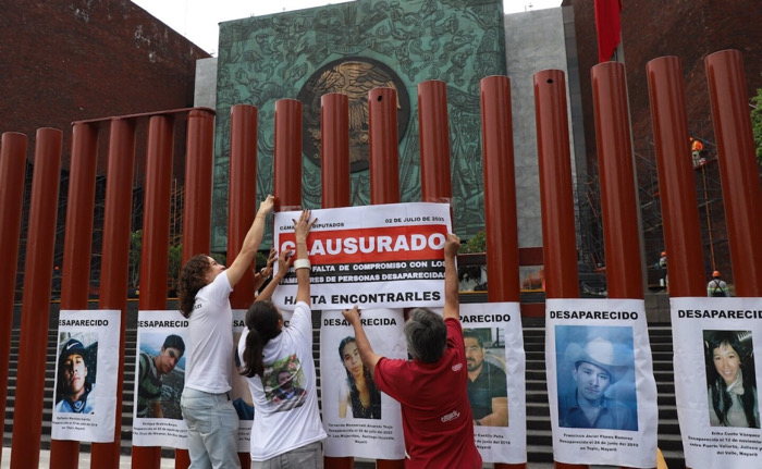 Familiares de desaparecidos protestan por reforma que incluye CURP biométrica