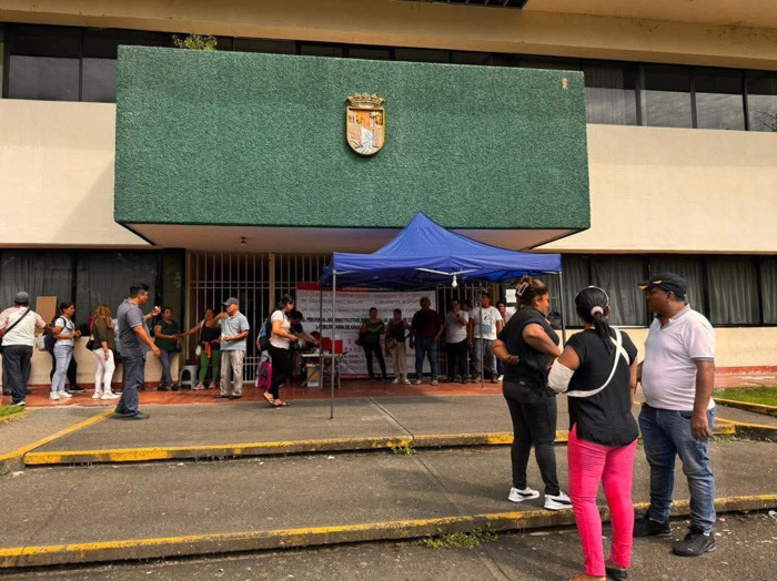 Sigue bloqueo en la Unidad Administrativa; 500 pensionadas sin recibir pago de bono