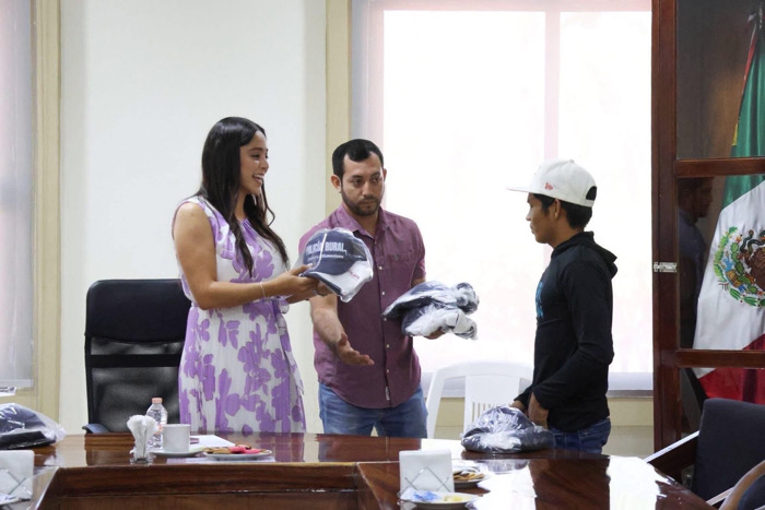 Una gorra contra el narco: la ‘estrategia’ en Comalapa