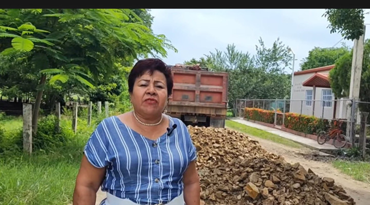 Con la gestión de la diputada del PT, apoyan con calzadura a camino de terracería en Tonalá