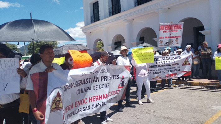 Protestan contra presunta designación de Enoc Hernández en cooperativa financiera