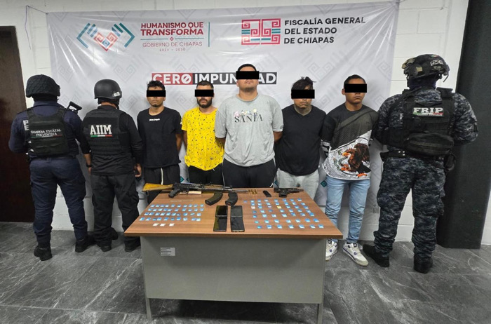Detienen a cinco personas con armas y narcóticos en Tuxtla: FGE