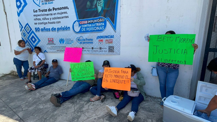 Detención de maestro por acoso provoca protestas en cuatro municipios