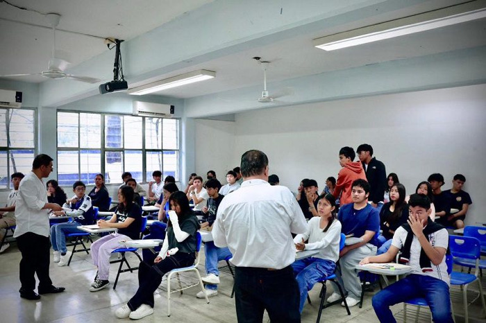 Presentan examen de admisión aspirantes a estudiar en el Cobach