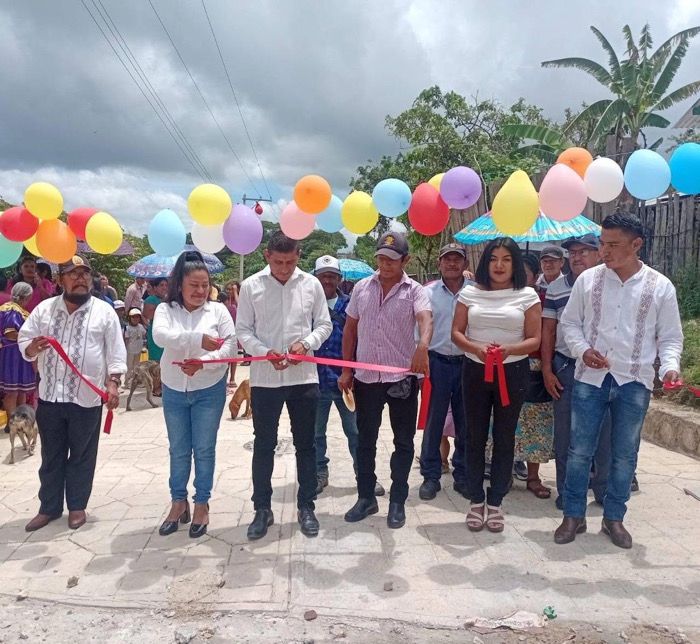 En Altamirano entregamos resultados con calles pavimentadas en Barrio Panteón