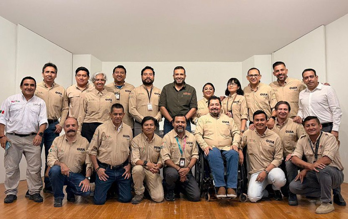 Sectur entrega uniformes al Colegio de Guías de Turistas de Chiapas