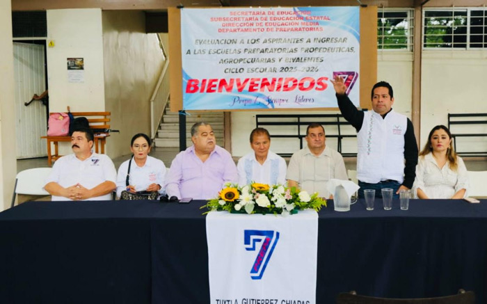 Presentan examen de admisión a prepas oficiales 14 mil aspirantes