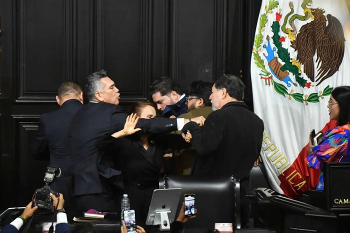 Morena pide desafuero de legisladores del PRI por agresión en el Senado