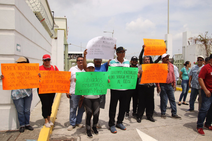 Desabasto de gasolina en la costa por protestas y adeudos de Pemex