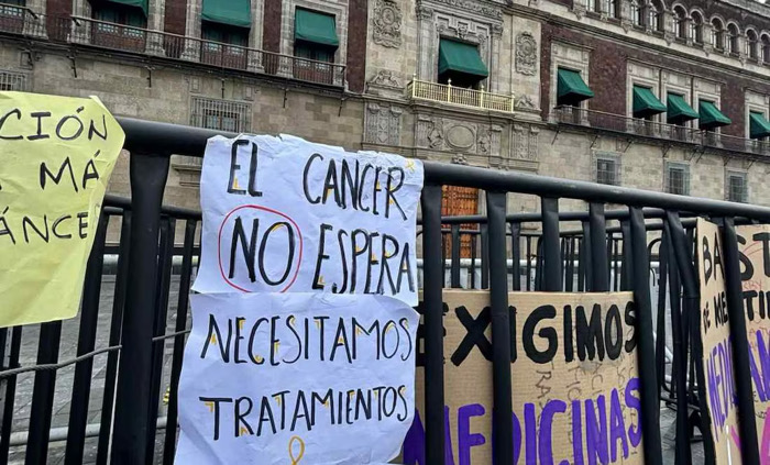 Pacientes y familias toman las calles para exigir medicinas contra el cáncer 