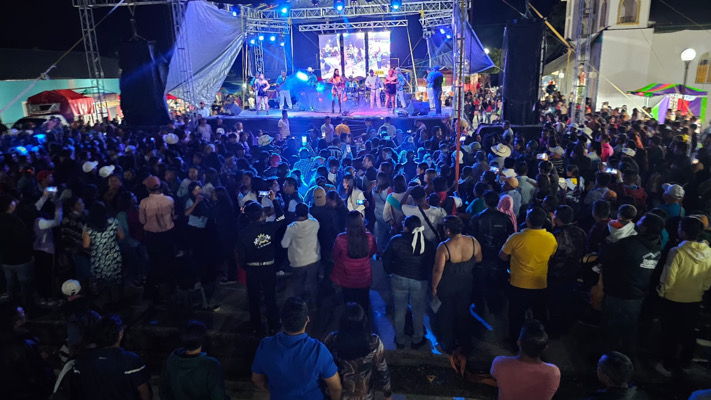 Una gran noche de fiesta y tradición en el ejido Morelia
