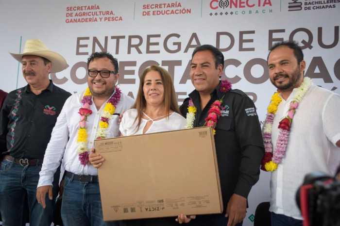 Se reduce la brecha digital con el programa “Conecta Cobach”