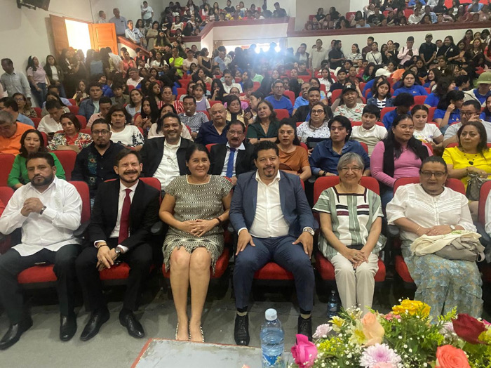 La Universidad, es un espacio de diálogo, intercambio y construcción colectiva: Rectora