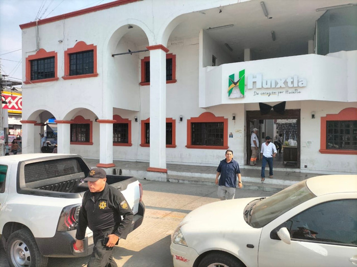 Separan de su cargo a trabajadora municipal de Huixtla tras denuncia