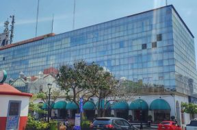 B001BB30-CAF8-4DED-AD9D-1225D8563E1C